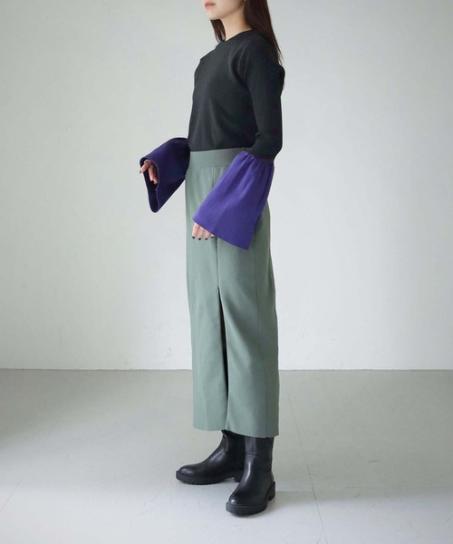 cheriella(シェリエラ)の「【cheriella】WEB限定配色フレアスリーブスウェットライクニット WEB LIMITED CONTRAST FLARE SLEEVE SWEAT-LIKE KNIT(ニット/セーター・レディース・カーキ/キナリ/ブラック×ブルー・M)」の15枚目の写真