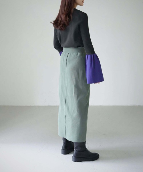 cheriella(シェリエラ)の「【cheriella】WEB限定配色フレアスリーブスウェットライクニット WEB LIMITED CONTRAST FLARE SLEEVE SWEAT-LIKE KNIT(ニット/セーター・レディース・カーキ/キナリ/ブラック×ブルー・M)」の6枚目の写真