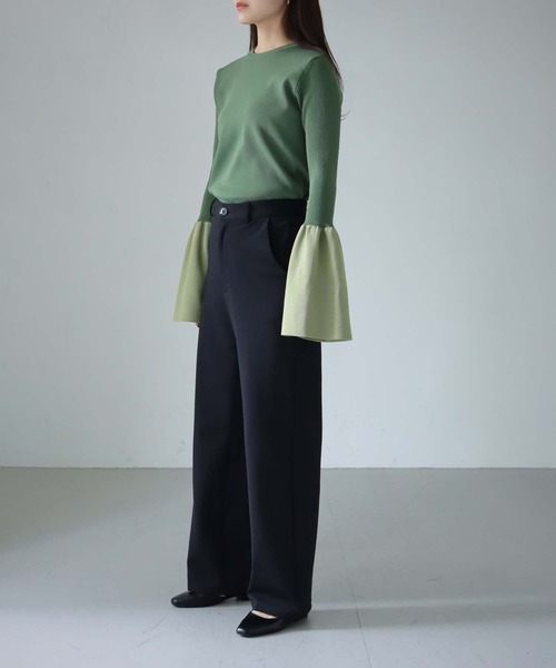 cheriella(シェリエラ)の「【cheriella】WEB限定配色フレアスリーブスウェットライクニット WEB LIMITED CONTRAST FLARE SLEEVE SWEAT-LIKE KNIT(ニット/セーター・レディース・カーキ/キナリ/ブラック×ブルー・M)」の7枚目の写真
