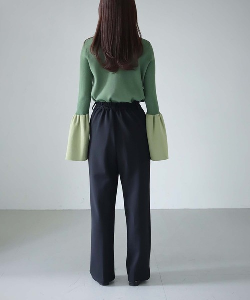 cheriella(シェリエラ)の「【cheriella】WEB限定配色フレアスリーブスウェットライクニット WEB LIMITED CONTRAST FLARE SLEEVE SWEAT-LIKE KNIT(ニット/セーター・レディース・カーキ/キナリ/ブラック×ブルー・M)」の11枚目の写真