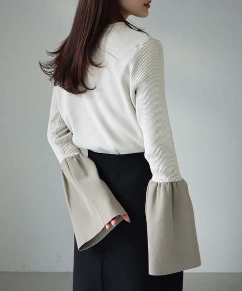 cheriella(シェリエラ)の「【cheriella】WEB限定配色フレアスリーブスウェットライクニット WEB LIMITED CONTRAST FLARE SLEEVE SWEAT-LIKE KNIT(ニット/セーター・レディース・カーキ/キナリ/ブラック×ブルー・M)」の14枚目の写真