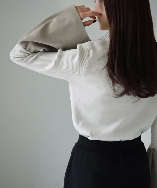 cheriella(シェリエラ)の「【cheriella】WEB限定配色フレアスリーブスウェットライクニット WEB LIMITED CONTRAST FLARE SLEEVE SWEAT-LIKE KNIT(ニット/セーター・レディース・カーキ/キナリ/ブラック×ブルー・M)」の8枚目の写真