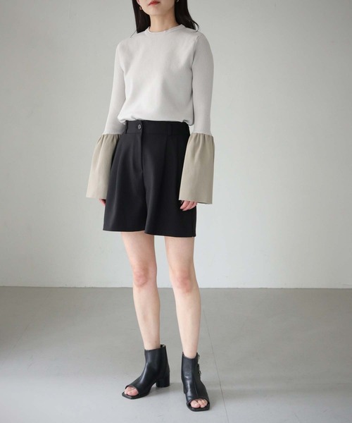 cheriella(シェリエラ)の「【cheriella】WEB限定配色フレアスリーブスウェットライクニット WEB LIMITED CONTRAST FLARE SLEEVE SWEAT-LIKE KNIT(ニット/セーター・レディース・カーキ/キナリ/ブラック×ブルー・M)」の21枚目の写真