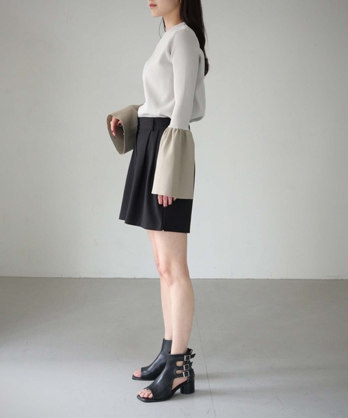cheriella(シェリエラ)の「【cheriella】WEB限定配色フレアスリーブスウェットライクニット WEB LIMITED CONTRAST FLARE SLEEVE SWEAT-LIKE KNIT(ニット/セーター・レディース・カーキ/キナリ/ブラック×ブルー・M)」の22枚目の写真