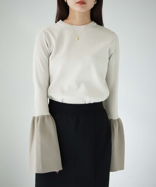 cheriella(シェリエラ)の「【cheriella】WEB限定配色フレアスリーブスウェットライクニット WEB LIMITED CONTRAST FLARE SLEEVE SWEAT-LIKE KNIT(ニット/セーター・レディース・カーキ/キナリ/ブラック×ブルー・M)」の19枚目の写真