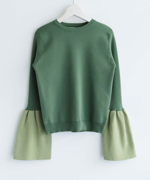 cheriella(シェリエラ)の「【cheriella】WEB限定配色フレアスリーブスウェットライクニット WEB LIMITED CONTRAST FLARE SLEEVE SWEAT-LIKE KNIT(ニット/セーター・レディース・カーキ/キナリ/ブラック×ブルー・M)」の5枚目の写真