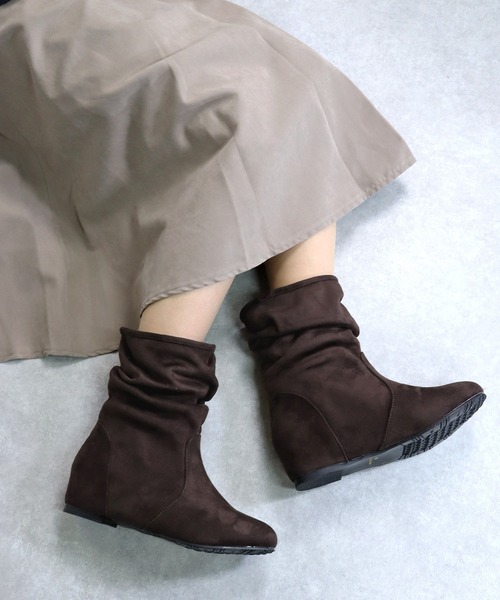 LibertyDoll(リバティードール)の「LibertyDoll/5.5cmインヒールファーブーツ(9005/9006)(ブーツ・レディース・ダークブラウン系1/ブラック系1/グレー系1/ネイビー系1/ダークブラウン系2/ネイビー系2/ブラウン系1/ブラック系2/グレー系2/ブラウン系2・LL/M/S/L)」の5枚目の写真