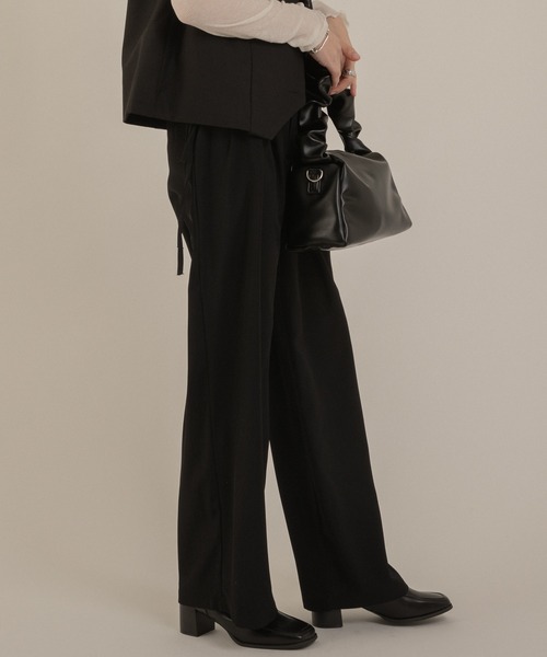 Jeudi（ジュディ）の「デザインベルトタックワイドスラックス（スラックス・レディース・ブラック/アイボリー/ネイビー・M/L/S）」の2枚目の写真