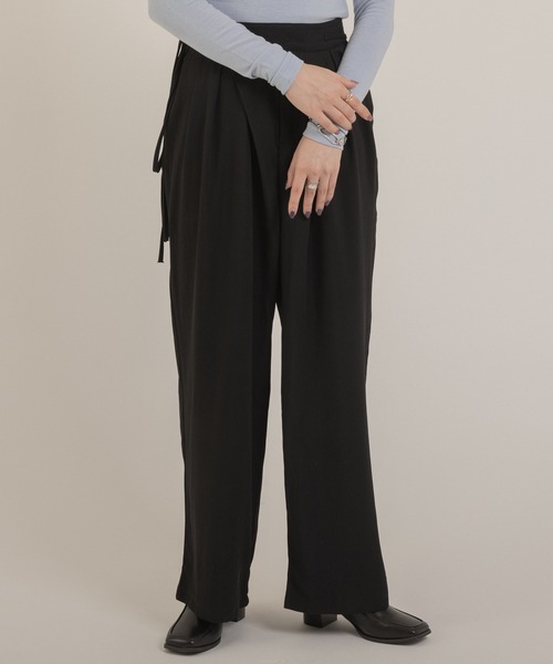 Jeudi（ジュディ）の「デザインベルトタックワイドスラックス（スラックス・レディース・ブラック/アイボリー/ネイビー・M/L/S）」の9枚目の写真