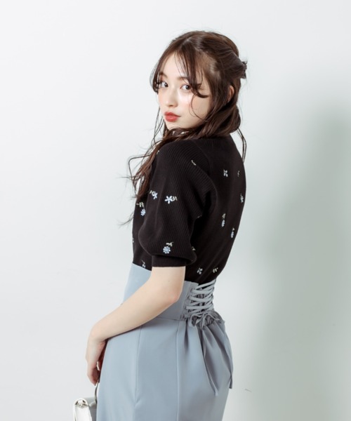 OLIVE des OLIVE（オリーブデオリーブ）の「花刺繍ニット（ニット/セーター・レディース・イエロー/ブラック/オフホワイト・FREE）」の19枚目の写真