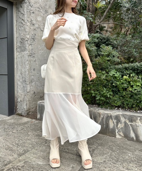 OLIVE des OLIVE（オリーブデオリーブ）の「花刺繍ニット（ニット/セーター・レディース・イエロー/ブラック/オフホワイト・FREE）」の5枚目の写真