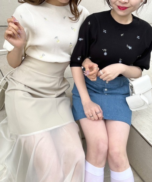 OLIVE des OLIVE（オリーブデオリーブ）の「花刺繍ニット（ニット/セーター・レディース・イエロー/ブラック/オフホワイト・FREE）」の4枚目の写真