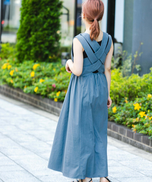 ITEMS URBANRESEARCH(アイテムズ アーバンリサーチ)の「バッククロスリネンワンピース(ジャンパースカート・レディース・パープル/モカ/グリーン系その他/ライトブルー/オレンジ/ブラック・SMALL/MEDIUM)」の19枚目の写真