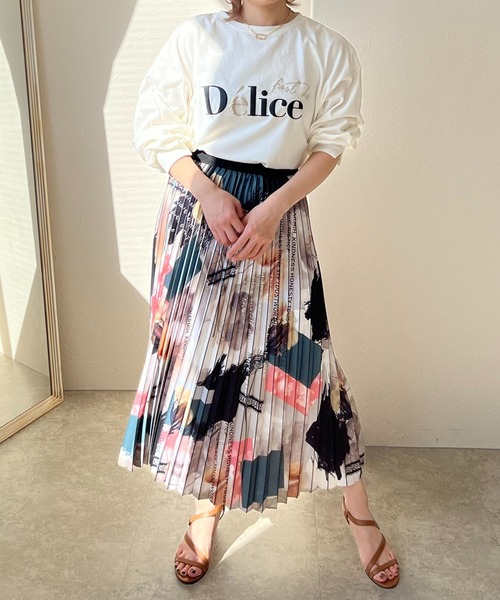 LHELBIE（レルビエ）の「アルファベットペイントプリーツスカート（スカート・レディース・ホワイト・FREE）」の2枚目の写真