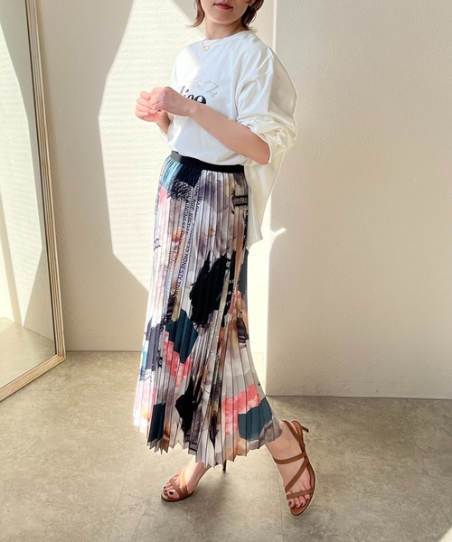 LHELBIE（レルビエ）の「アルファベットペイントプリーツスカート（スカート・レディース・ホワイト・FREE）」の9枚目の写真