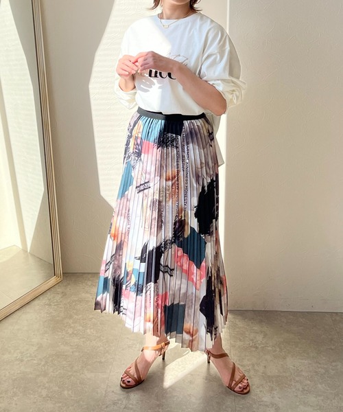 LHELBIE（レルビエ）の「アルファベットペイントプリーツスカート（スカート・レディース・ホワイト・FREE）」の4枚目の写真