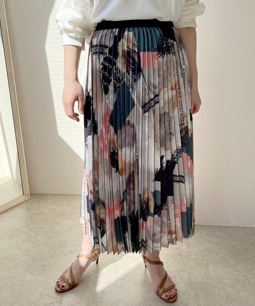 LHELBIE（レルビエ）の「アルファベットペイントプリーツスカート（スカート・レディース・ホワイト・FREE）」の7枚目の写真