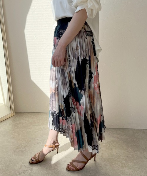 LHELBIE（レルビエ）の「アルファベットペイントプリーツスカート（スカート・レディース・ホワイト・FREE）」の8枚目の写真