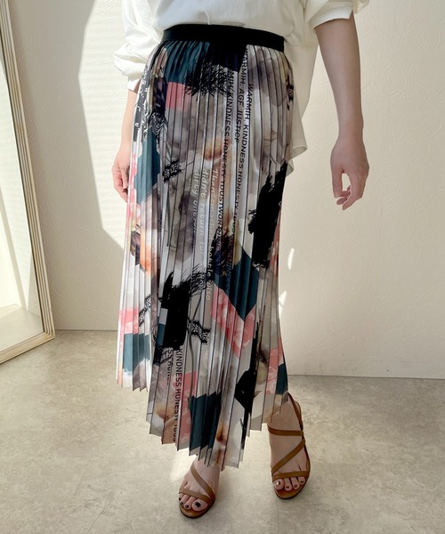 LHELBIE（レルビエ）の「アルファベットペイントプリーツスカート（スカート・レディース・ホワイト・FREE）」の10枚目の写真