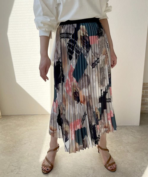 LHELBIE（レルビエ）の「アルファベットペイントプリーツスカート（スカート・レディース・ホワイト・FREE）」の3枚目の写真