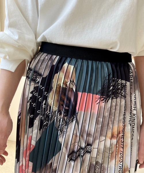 LHELBIE（レルビエ）の「アルファベットペイントプリーツスカート（スカート・レディース・ホワイト・FREE）」の6枚目の写真