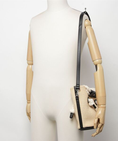 DIESEL（ディーゼル）の「レディース ストロー ハンドバッグ（トートバッグ・レディース・ブラック/レッド・UNI）」の4枚目の写真