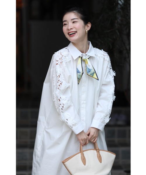 cawaii（カワイイ）の「肩から流れ咲くレリーフレースのロングシャツワンピース（ワンピース・レディース・ホワイト・FREE）」の6枚目の写真