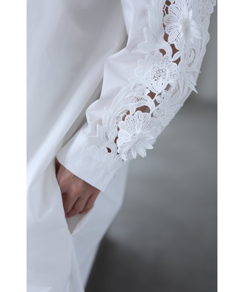 cawaii（カワイイ）の「肩から流れ咲くレリーフレースのロングシャツワンピース（ワンピース・レディース・ホワイト・FREE）」の7枚目の写真