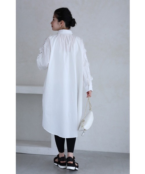 cawaii（カワイイ）の「肩から流れ咲くレリーフレースのロングシャツワンピース（ワンピース・レディース・ホワイト・FREE）」の22枚目の写真