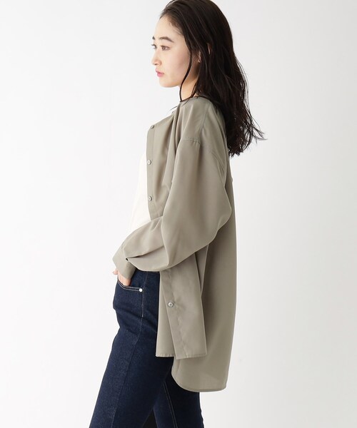 OPAQUE.CLIP（オペークドットクリップ）の「◆リラクシーバンドカラーシャツ【洗濯機洗い可】（シャツ/ブラウス・レディース・オフホワイト/ライトブルー/カーキ/チャコールグレー・38/40）」の8枚目の写真