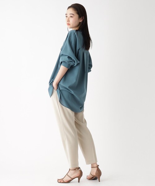 OPAQUE.CLIP（オペークドットクリップ）の「◆リラクシーバンドカラーシャツ【洗濯機洗い可】（シャツ/ブラウス・レディース・オフホワイト/ライトブルー/カーキ/チャコールグレー・38/40）」の12枚目の写真