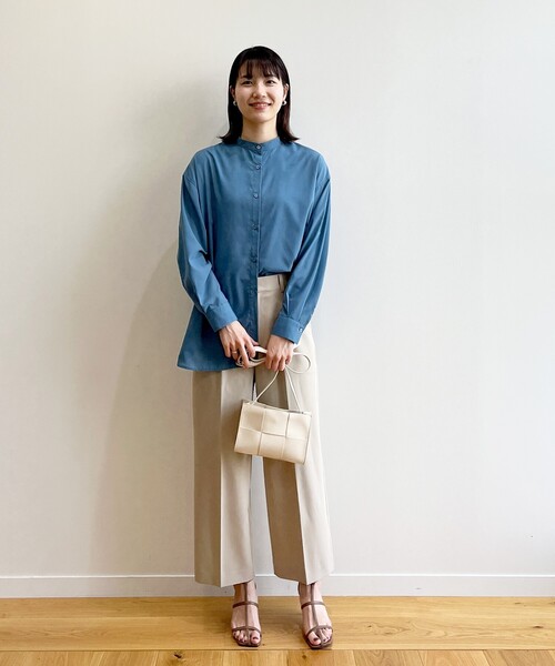 OPAQUE.CLIP（オペークドットクリップ）の「◆リラクシーバンドカラーシャツ【洗濯機洗い可】（シャツ/ブラウス・レディース・オフホワイト/ライトブルー/カーキ/チャコールグレー・38/40）」の18枚目の写真