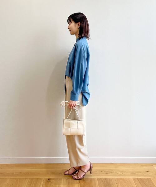 OPAQUE.CLIP（オペークドットクリップ）の「◆リラクシーバンドカラーシャツ【洗濯機洗い可】（シャツ/ブラウス・レディース・オフホワイト/ライトブルー/カーキ/チャコールグレー・38/40）」の19枚目の写真