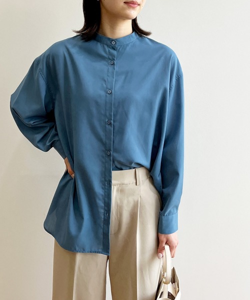 OPAQUE.CLIP（オペークドットクリップ）の「◆リラクシーバンドカラーシャツ【洗濯機洗い可】（シャツ/ブラウス・レディース・オフホワイト/ライトブルー/カーキ/チャコールグレー・38/40）」の4枚目の写真