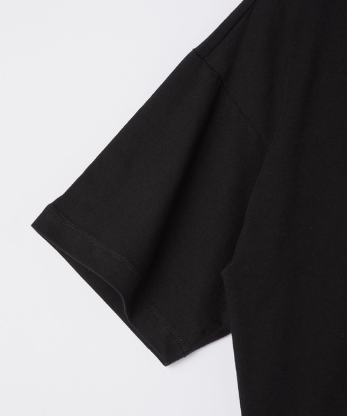 Carhartt WIP(カーハートダブリューアイピー)の「CARHARTT WIP S/S CHASE T-SHIRTSカーハート ワークインプログレス ワンポイント Tシャツ(Tシャツ/カットソー・レディース・ブラック/ベージュ・LARGE/MEDIUM/SMALL/X-SMALL)」の5枚目の写真