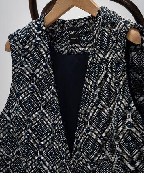 EDIFICE（エディフィス）の「ホールパターン ジャカードベスト（その他アウター・メンズ・ブラック/ブラック系その他・LARGE/MEDIUM）」の6枚目の写真