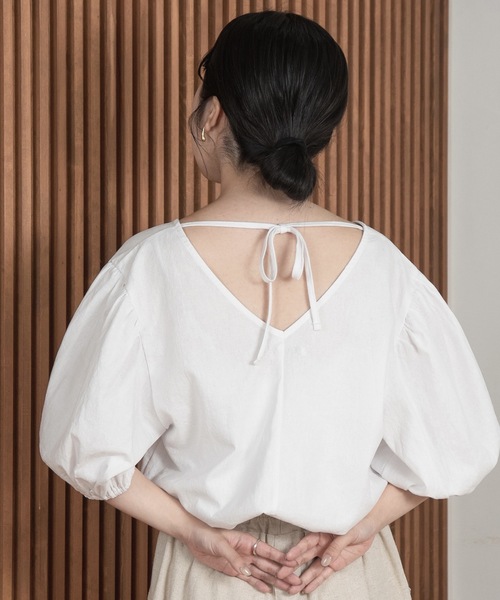 lawgy（ラウジー）の「back ribbon short blouse / バックリボンショートブラウス（シャツ/ブラウス・レディース・ホワイト/ブラック/ベージュ・FREE）」の14枚目の写真