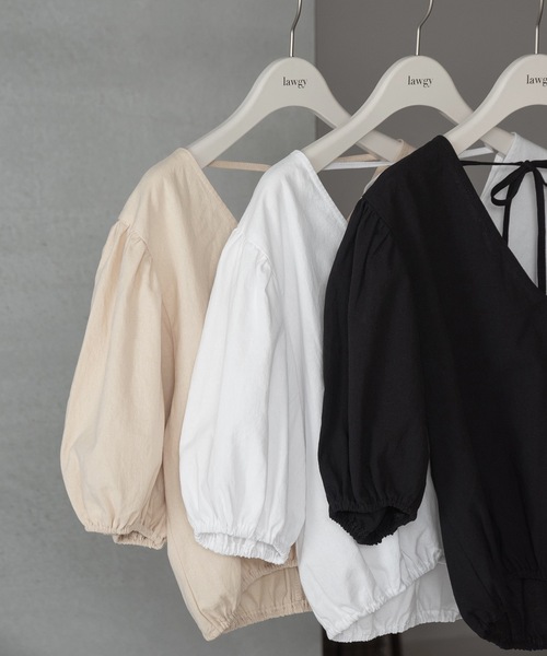 lawgy（ラウジー）の「back ribbon short blouse / バックリボンショートブラウス（シャツ/ブラウス・レディース・ホワイト/ブラック/ベージュ・FREE）」の13枚目の写真
