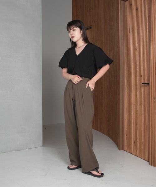 lawgy（ラウジー）の「back ribbon short blouse / バックリボンショートブラウス（シャツ/ブラウス・レディース・ホワイト/ブラック/ベージュ・FREE）」の6枚目の写真