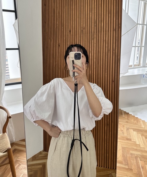 lawgy（ラウジー）の「back ribbon short blouse / バックリボンショートブラウス（シャツ/ブラウス・レディース・ホワイト/ブラック/ベージュ・FREE）」の5枚目の写真