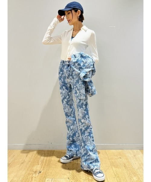 GAP（ギャップ）の「Gap × Loveshackfancy ウォッシュウェル フローラル ハイライズ ‘70Sフレアデニム（デニムパンツ・レディース・ライトインディゴブルー・26/24/23/30/25/27/29/28）」の8枚目の写真