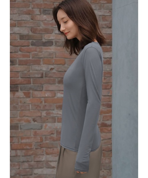 STYLE DELI（スタイルデリ）の「【シルキーシアー】インナークルーネックトップス（Tシャツ/カットソー・レディース・チャコールグレー/ホワイト系/ライトブラウン/ライトグレー・SMALL/MEDIUM）」の10枚目の写真