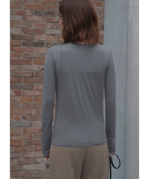 STYLE DELI（スタイルデリ）の「【シルキーシアー】インナークルーネックトップス（Tシャツ/カットソー・レディース・チャコールグレー/ホワイト系/ライトブラウン/ライトグレー・SMALL/MEDIUM）」の11枚目の写真