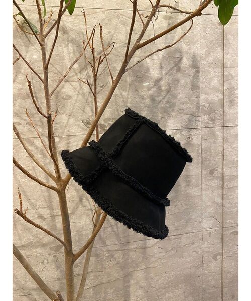 MURUA(ムルーア)の「ボア×フェイクムートンリバーシブルバケットハット(ハット・レディース・ブラック/アイボリー・FREE)」の4枚目の写真