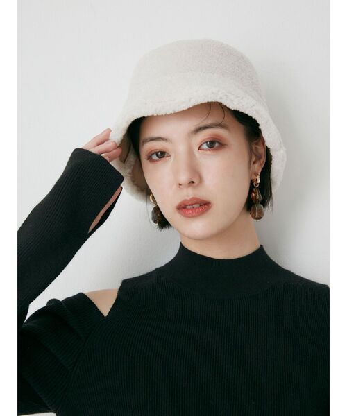 MURUA(ムルーア)の「ボア×フェイクムートンリバーシブルバケットハット(ハット・レディース・ブラック/アイボリー・FREE)」の5枚目の写真