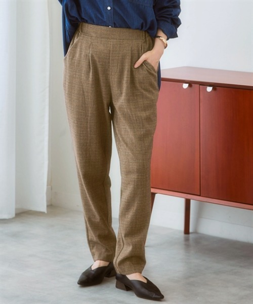 nissen(ニッセン)の「両面起毛タックテーパードパンツ(ストレッチ素材)(スラックス・レディース・アイボリー/ネイビー系/グリーン/ブラック/ブラウン系/ブラック系1/グレー系1/ブラウン系1/ベージュ系1・S/M/LL/L/3L)」の8枚目の写真