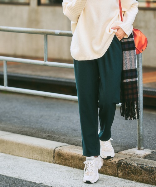 nissen(ニッセン)の「両面起毛タックテーパードパンツ(ストレッチ素材)(スラックス・レディース・アイボリー/ネイビー系/グリーン/ブラック/ブラウン系/ブラック系1/グレー系1/ブラウン系1/ベージュ系1・S/M/LL/L/3L)」の20枚目の写真