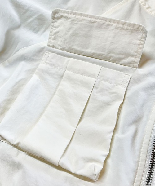 classicalelf（クラシカルエルフ）の「アクティブにお洒落見え。ダブルジップ裾ドロストショートジャケット（ナイロンジャケット・レディース・オフホワイト/ブラック・LARGE/MEDIUM/SMALL/X-LARGE）」の12枚目の写真