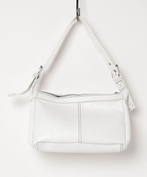 Basic Pleasure Mode(ベーシックプレジャーモード)の「ストリートファッション Y2Kファッション Basic Pleasure Mode ベーシックプレジャーモード WHITE RUSSIAN SHOULDER BAG バッグ ショルダーバッグ エアポッズポケット エアポッズ ポーチ フェイクレザー 肩掛けバッグ ファッション小物(ショルダーバッグ・レディース・ホワイト・ONE SIZE)」の8枚目の写真