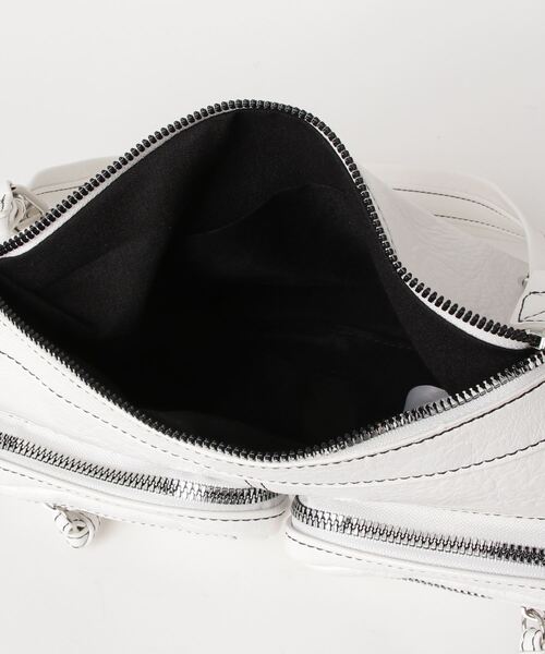 Basic Pleasure Mode(ベーシックプレジャーモード)の「ストリートファッション Y2Kファッション Basic Pleasure Mode ベーシックプレジャーモード WHITE RUSSIAN SHOULDER BAG バッグ ショルダーバッグ エアポッズポケット エアポッズ ポーチ フェイクレザー 肩掛けバッグ ファッション小物(ショルダーバッグ・レディース・ホワイト・ONE SIZE)」の10枚目の写真